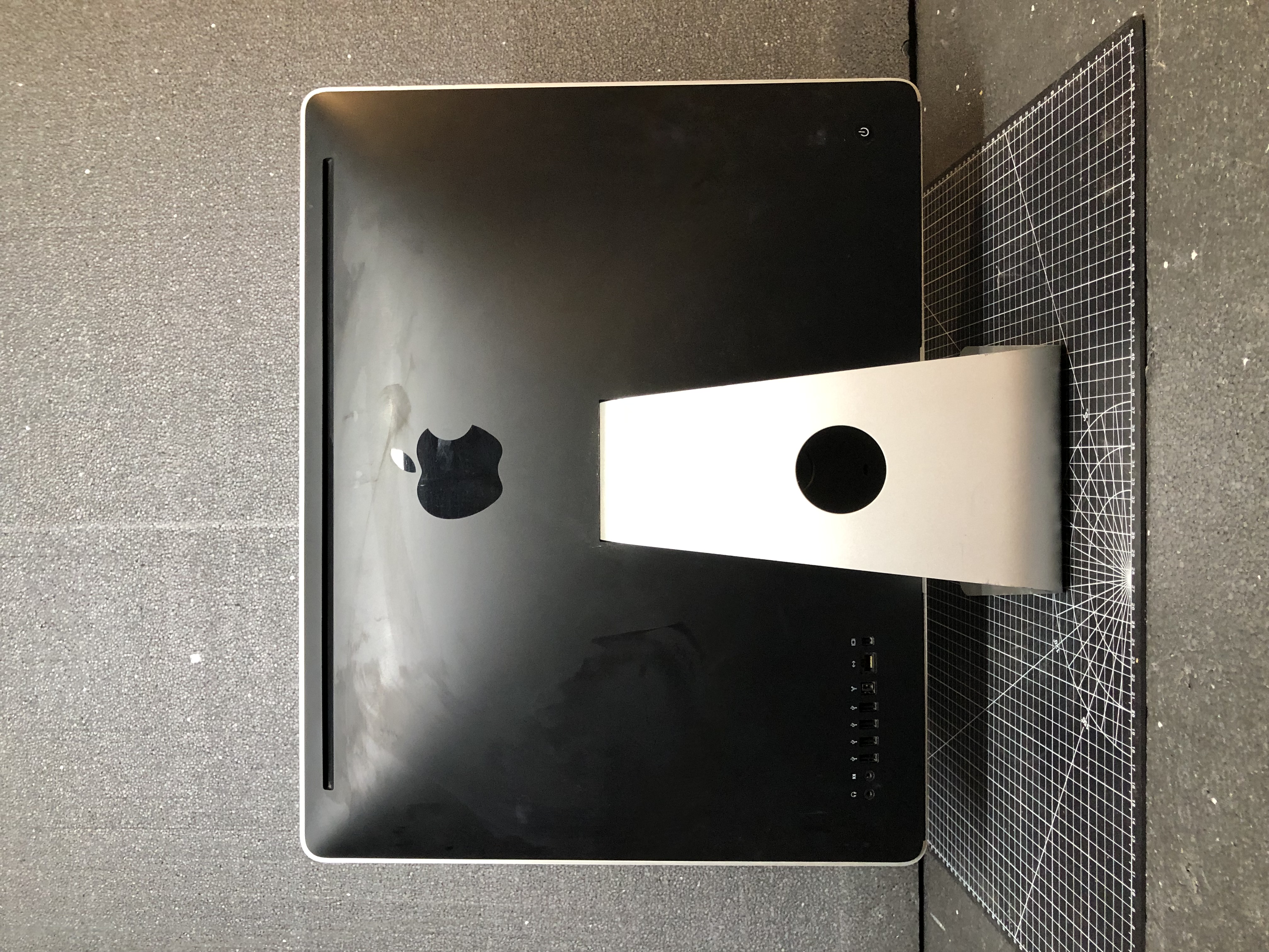 Apple iMac A1225 24" Desktop Computer EMC 2267 Pre-Owned — image 2