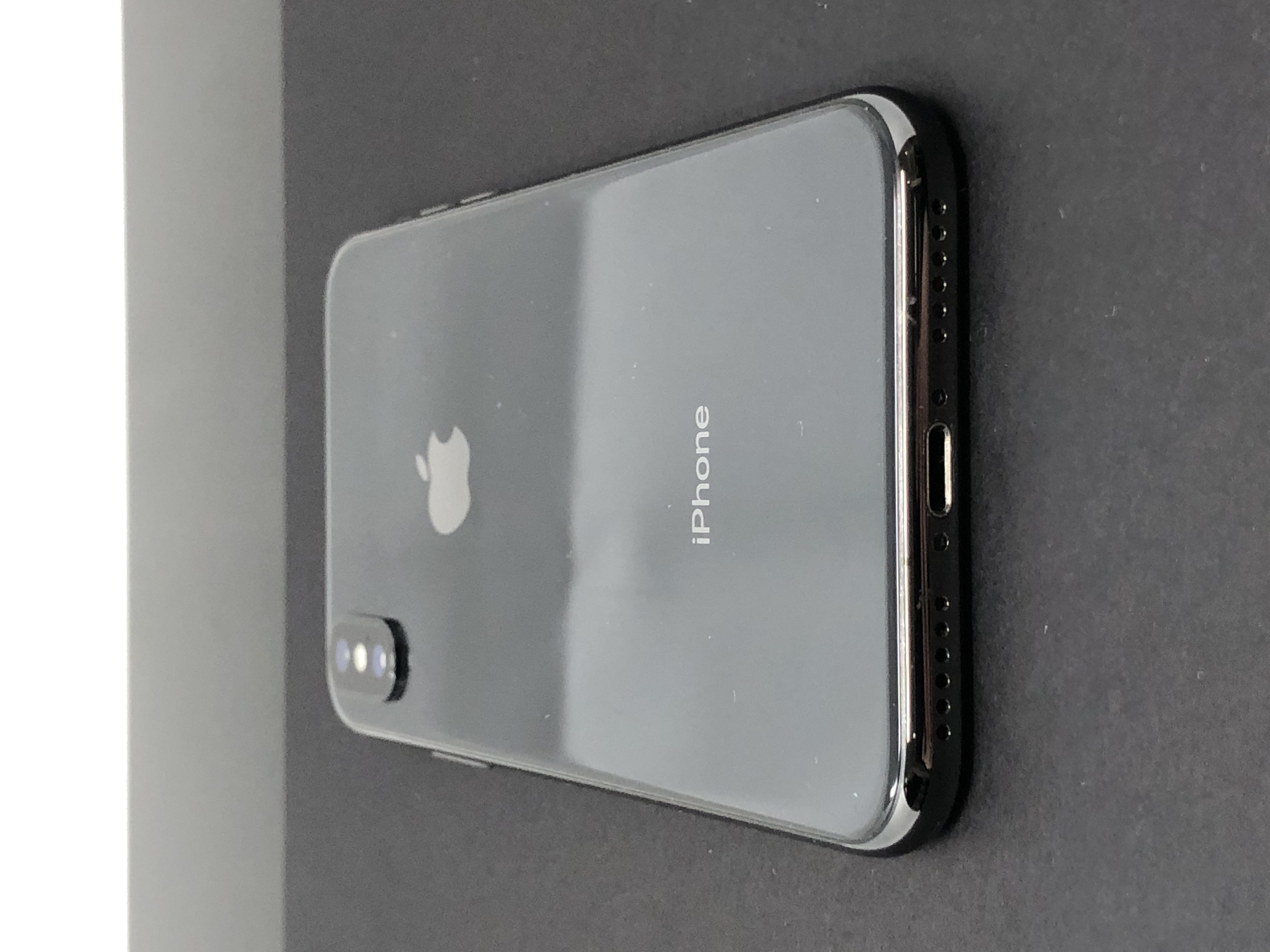 iPhone X 64GB Space Gray Cracked Screen Pre-Owned - Thumbnail 3