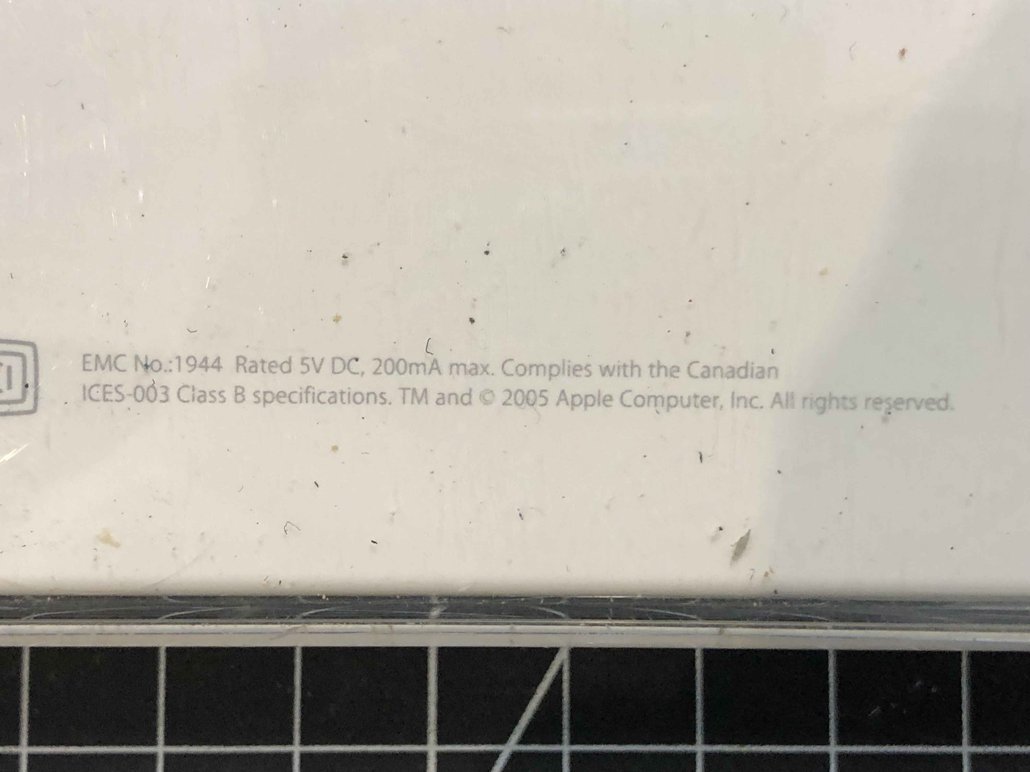 Apple A1048 Wired Keyboard EMC 1944 White Pre-Owned - Thumbnail 2