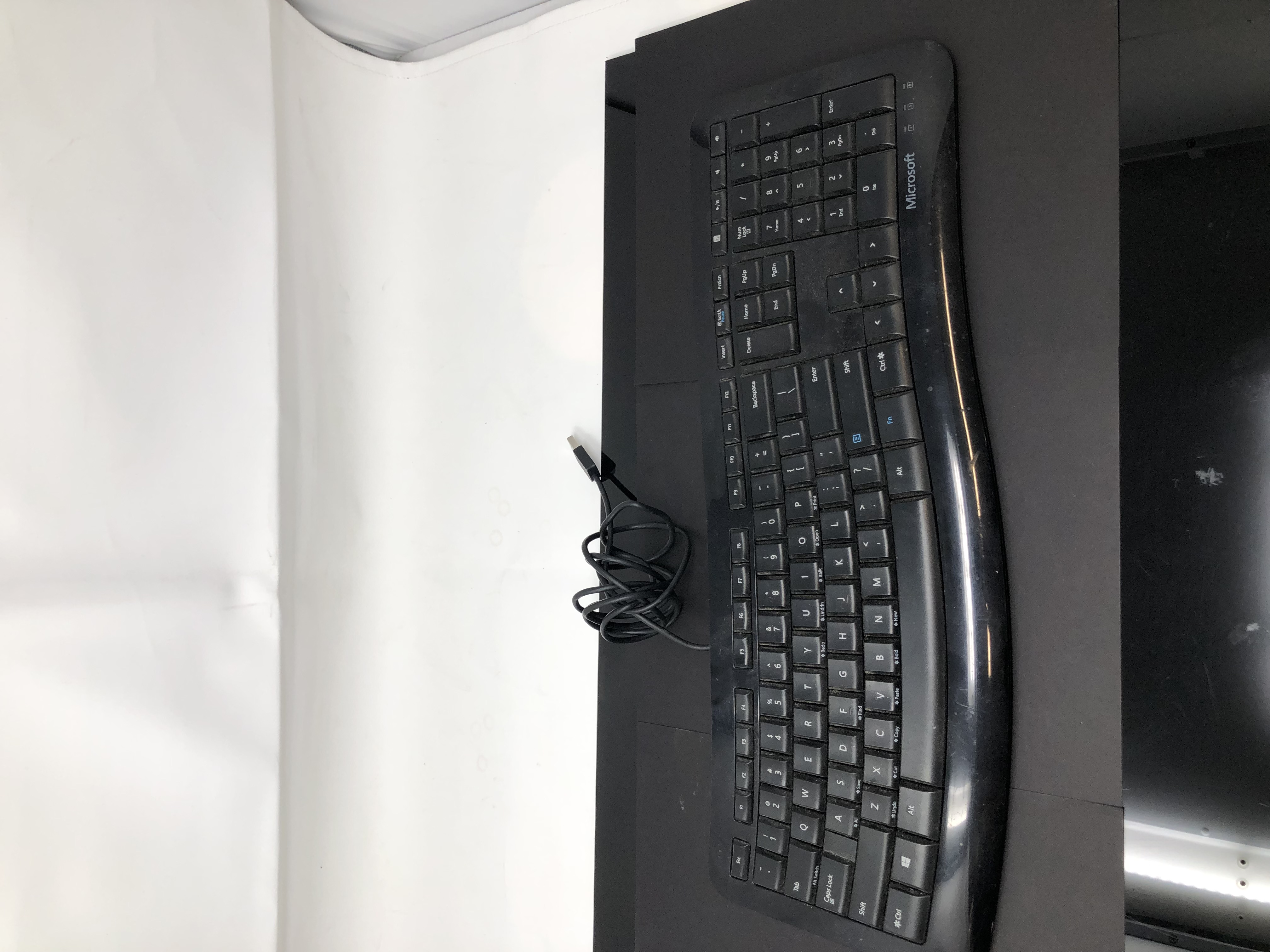 Microsoft Comfort Curve Keyboard 3000 Wired USB Pre-Owned - Thumbnail 2