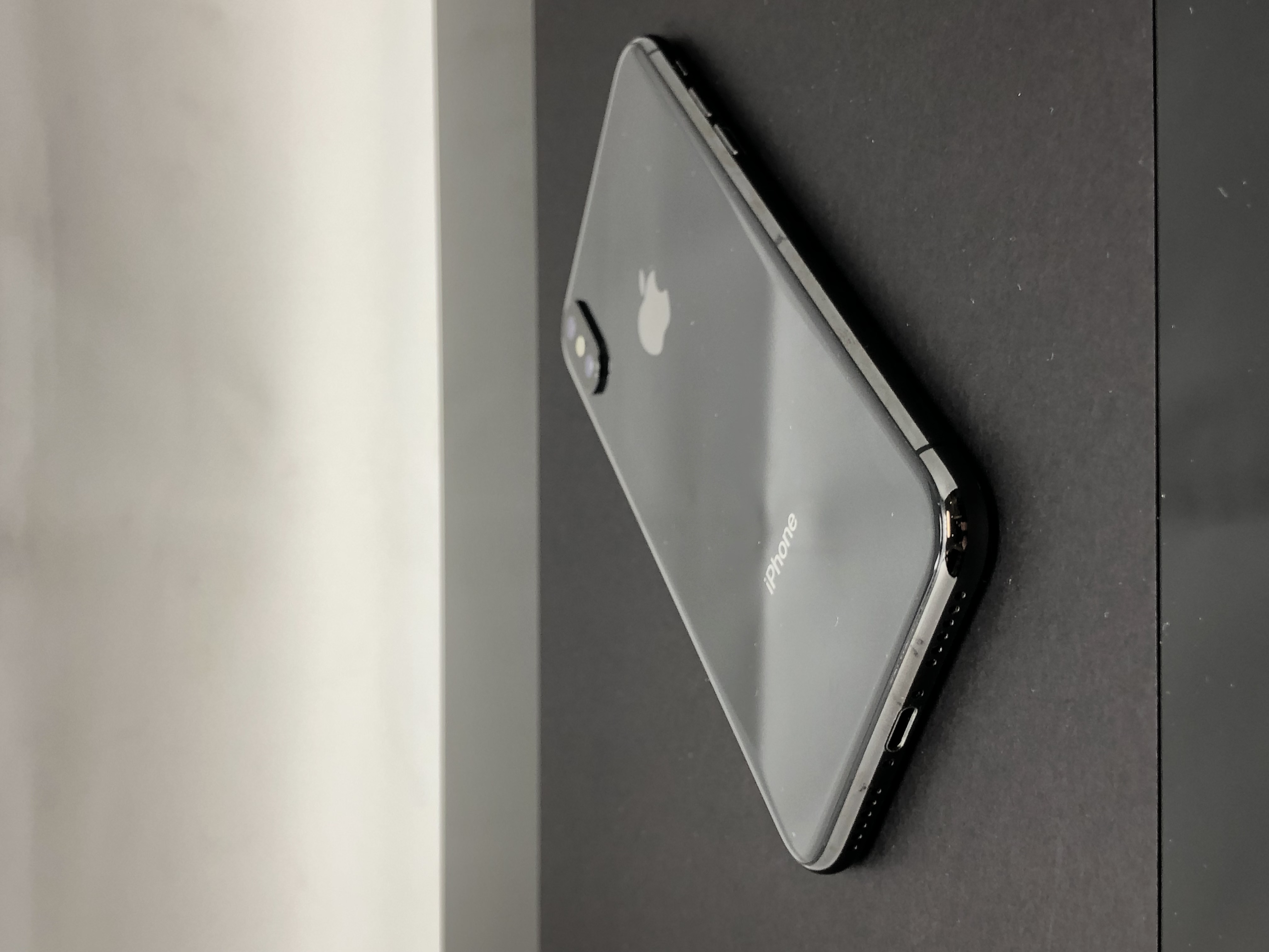 iPhone X 64GB Space Gray Cracked Screen Pre-Owned - Thumbnail 5