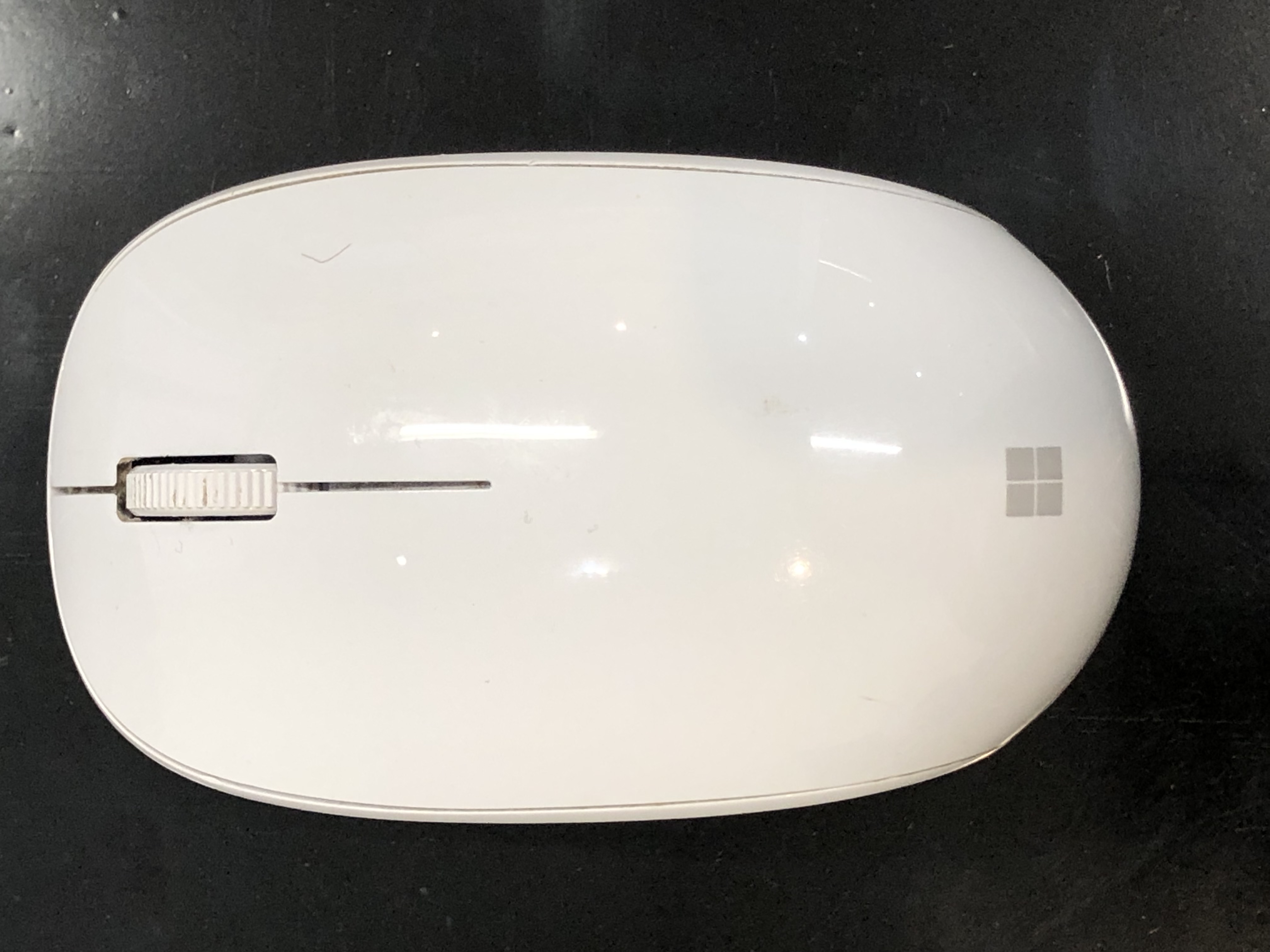 Microsoft Bluetooth Mouse White Pre-Owned - Thumbnail 2