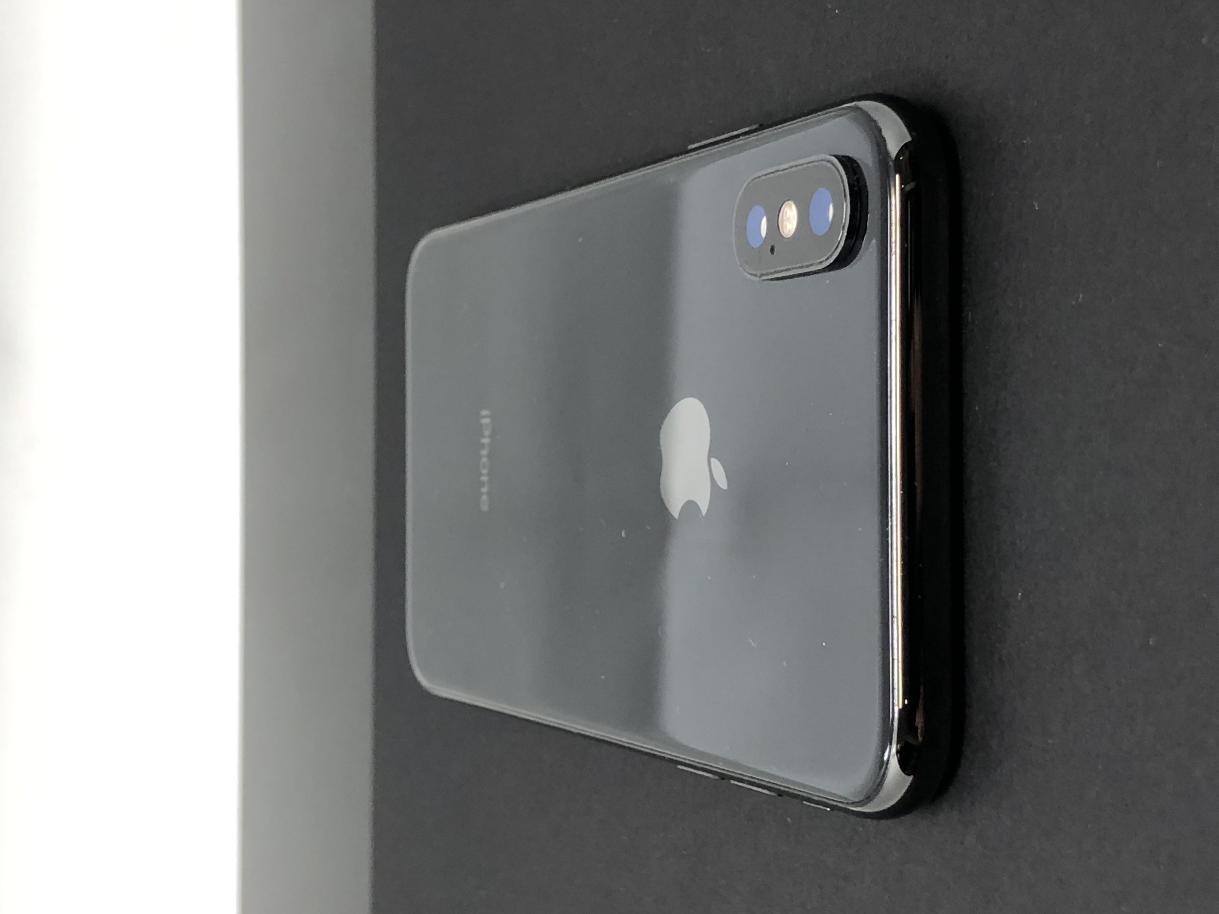 iPhone X 64GB Space Gray Cracked Screen Pre-Owned - Thumbnail 4