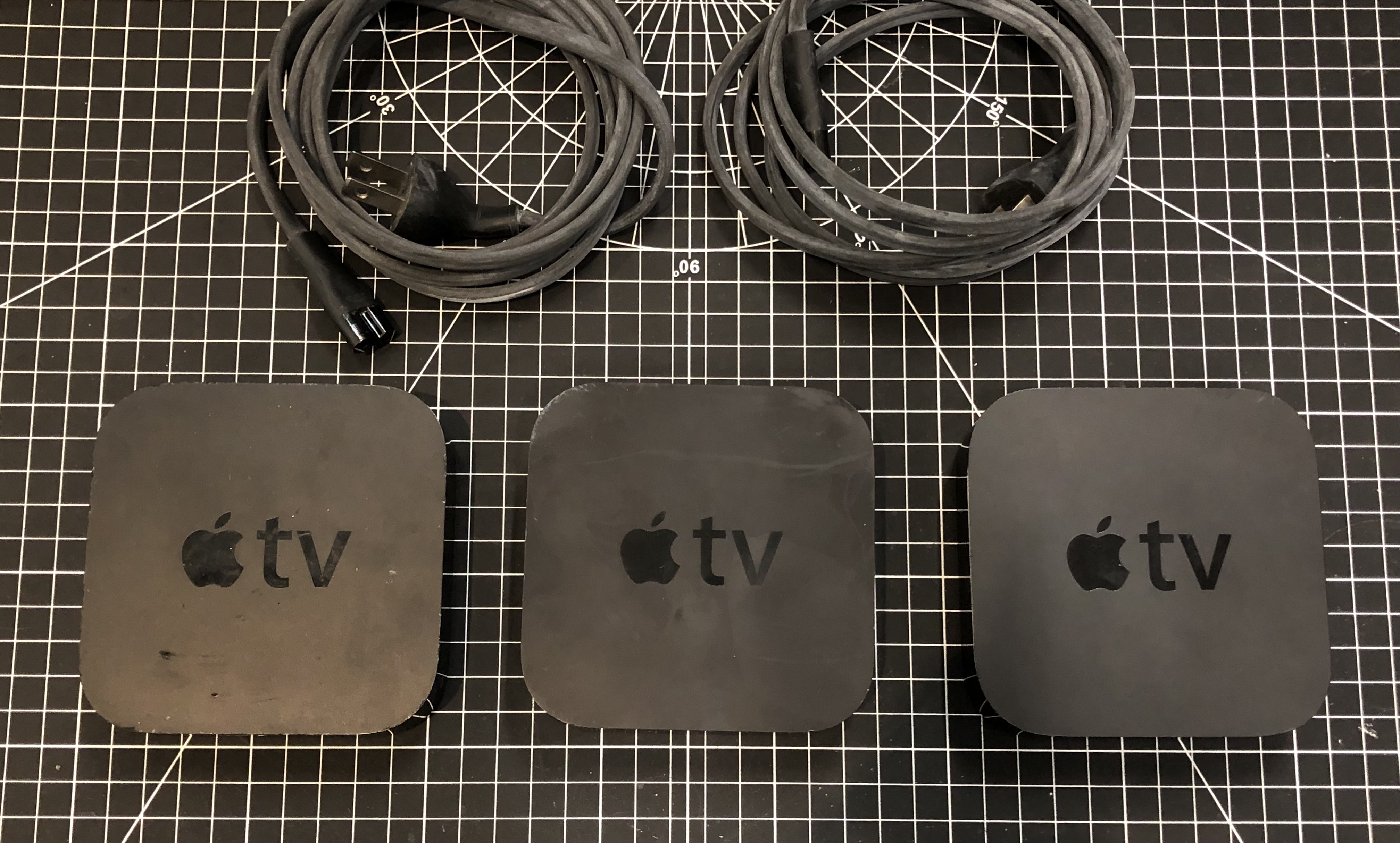 Apple TV A1469 Media Streamer with Remotes Pre-Owned - Thumbnail 4