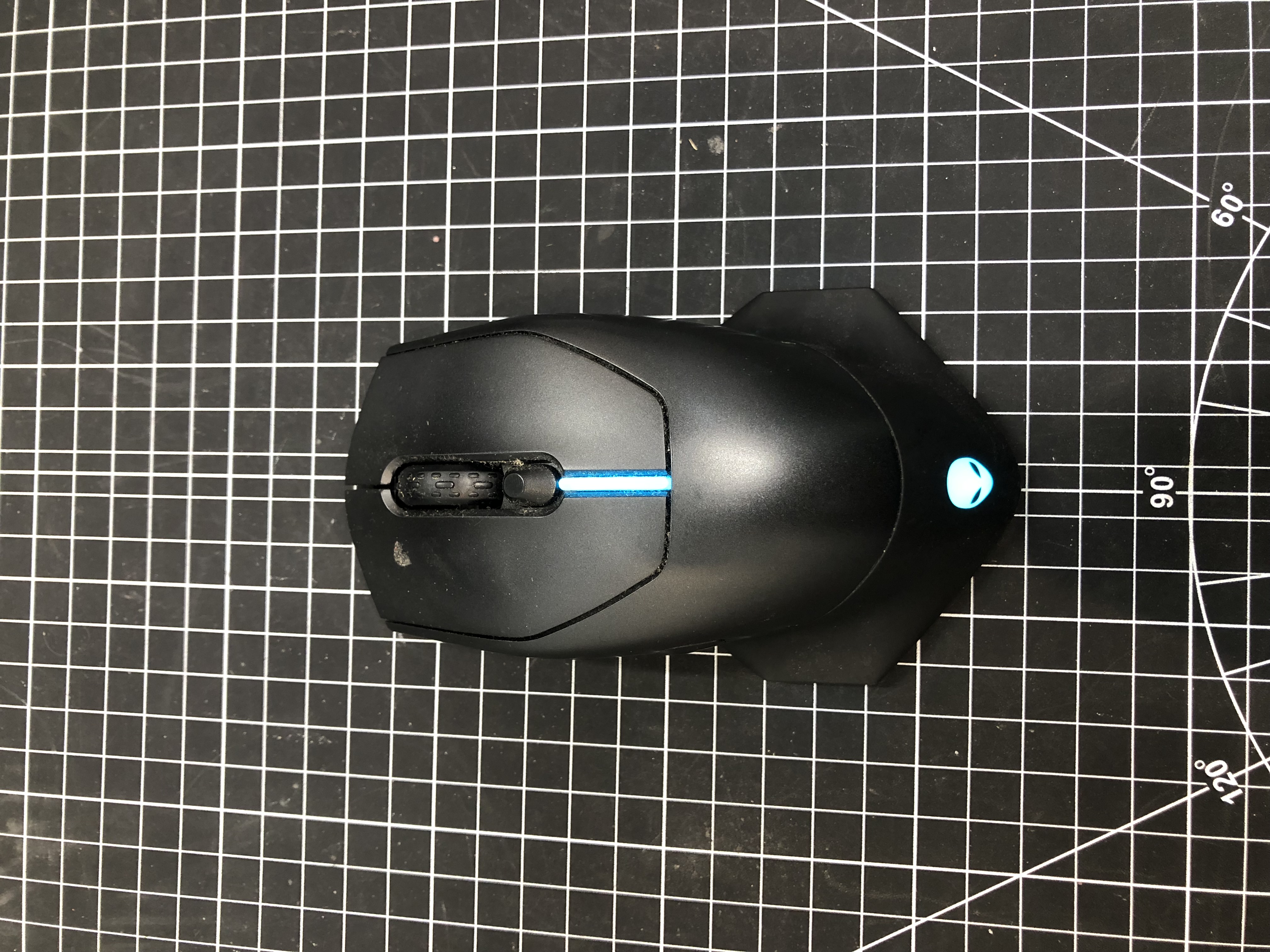 Alienware RGB Gaming Mouse AW610M Wireless Pre-Owned — image 2