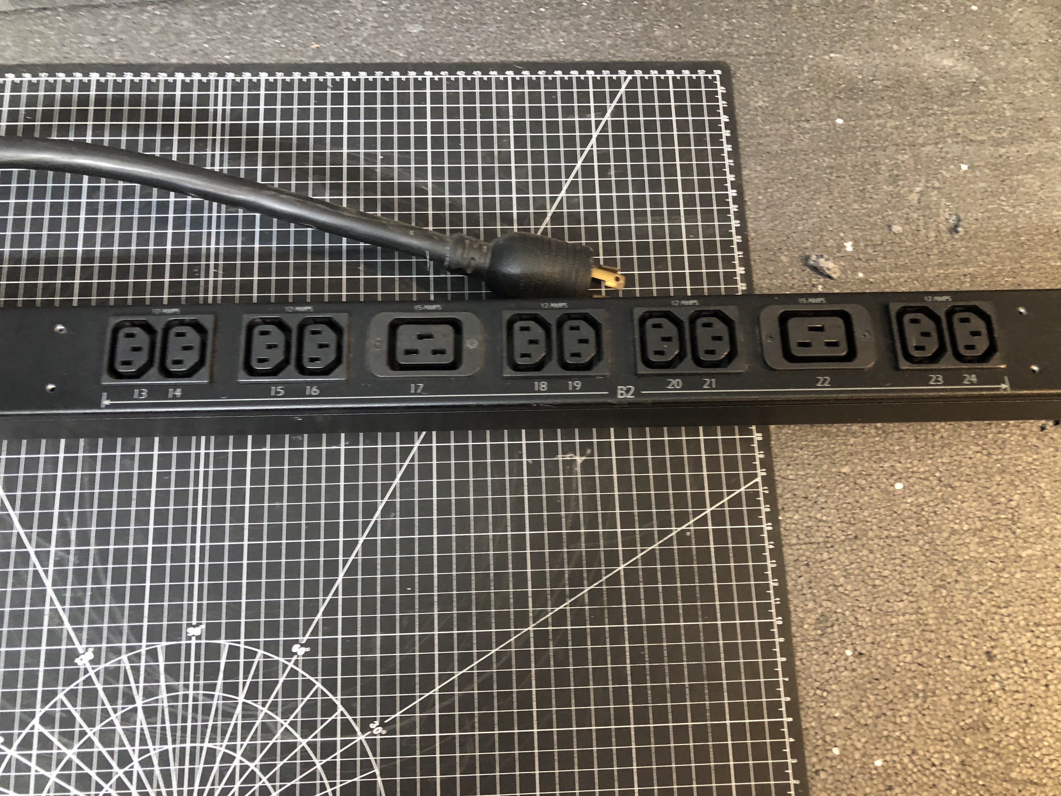 APC AP8858 Metered Rack PDU 20 Outlets Pre-Owned - Thumbnail 5